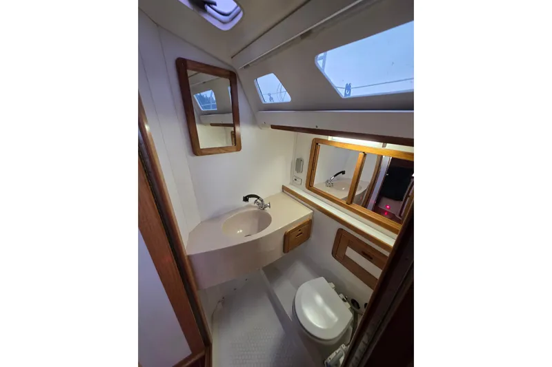Moana Yacht Photos Pics 1998 Catalina 42 MkII yacht bathroom with sink, mirror, and toilet.