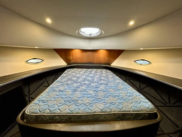  Yacht Photos Pics 2001 Silverton 410 Sport Bridge cabin interior with bed and portholes.