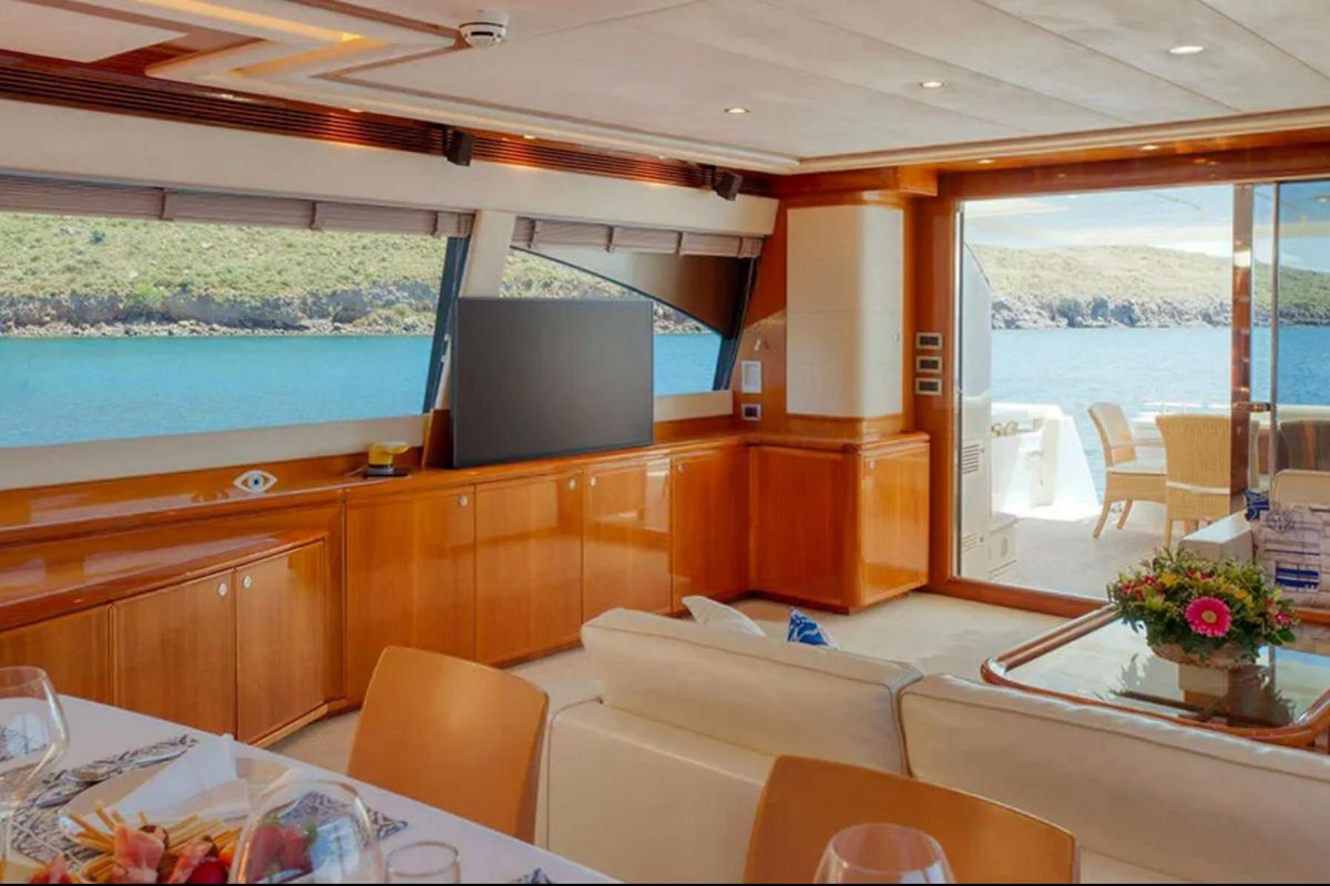 2006 Ferretti Yachts 83 