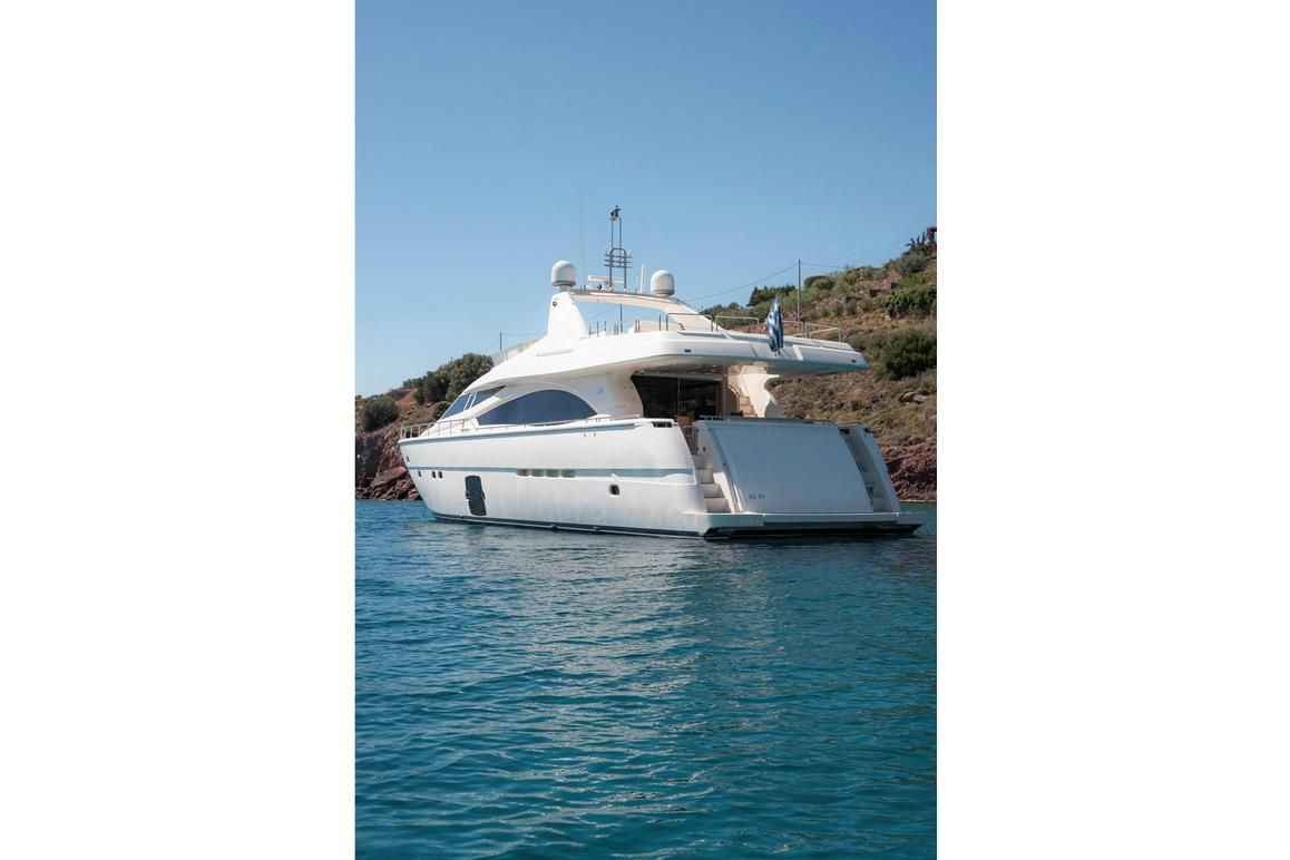 2006 Ferretti Yachts 83 