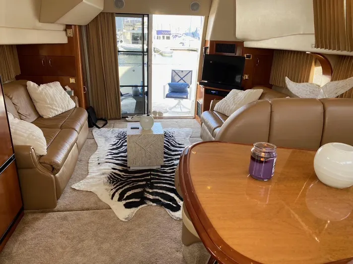 Four Play Yacht Photos Pics Salon Looking Aft