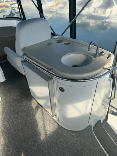 Four Play Yacht Photos Pics Fly Bridge Sink and Refri