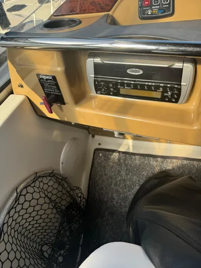 Four Play Yacht Photos Pics Clarion Sterio