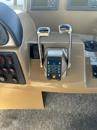 Four Play Yacht Photos Pics Single Lever Controls