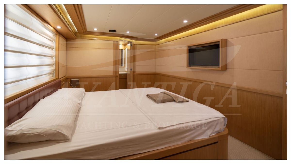 2008 Ferretti Yachts 86 
