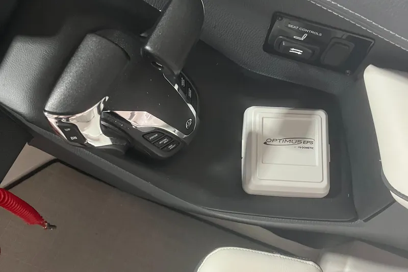  Yacht Photos Pics 2024 Regal 29 OBX boat controls with Optimus EPS system.