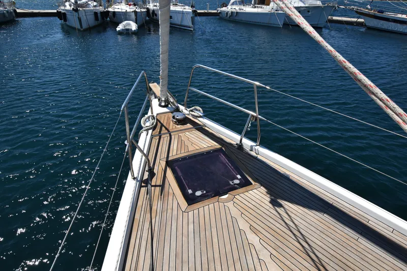 Starla Yacht Photos Pics Bow of 2012 Hanse 445 yacht with teak deck in marina.