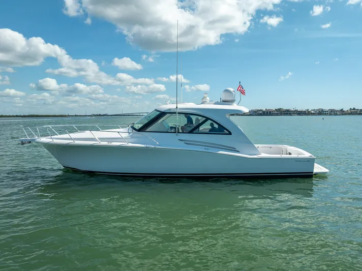 One Shot Yacht Photos Pics 