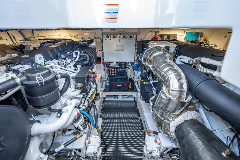 One Shot Yacht Photos Pics 