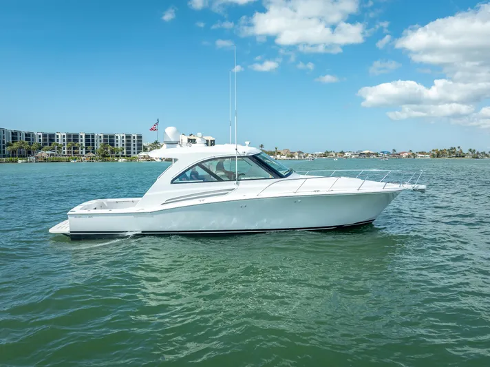 One Shot Yacht Photos Pics 