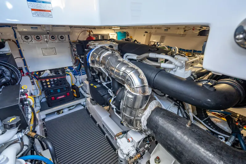 One Shot Yacht Photos Pics 