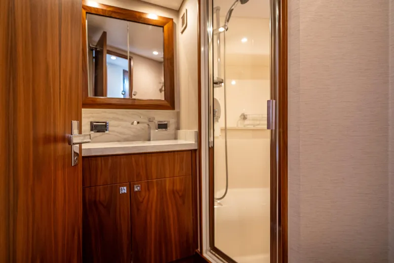 One Shot Yacht Photos Pics 