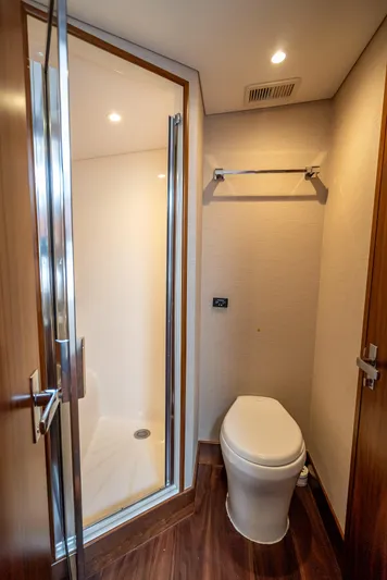 One Shot Yacht Photos Pics 