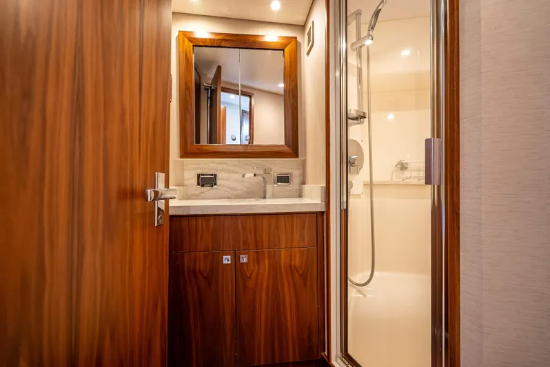 One Shot Yacht Photos Pics 