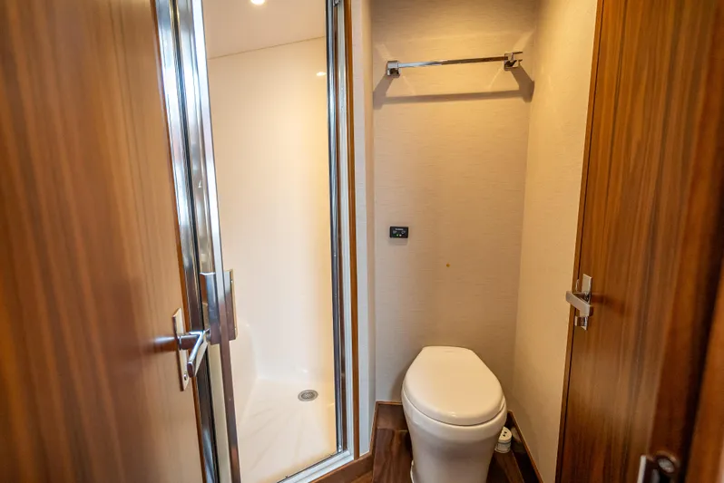 One Shot Yacht Photos Pics 