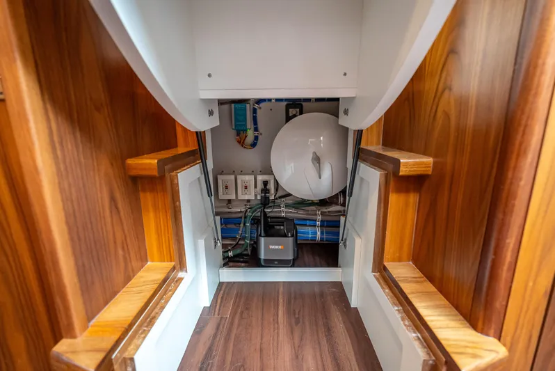 One Shot Yacht Photos Pics 