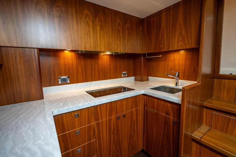 One Shot Yacht Photos Pics 