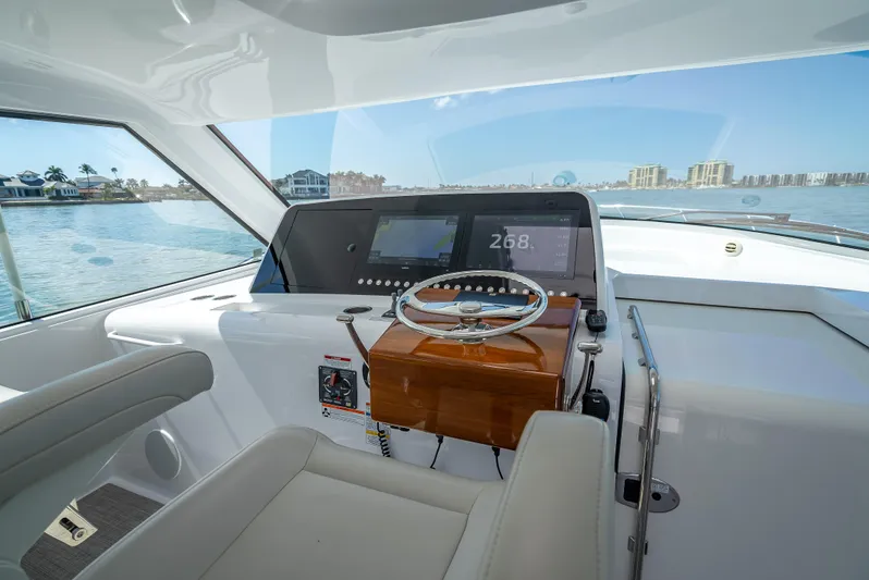 One Shot Yacht Photos Pics 