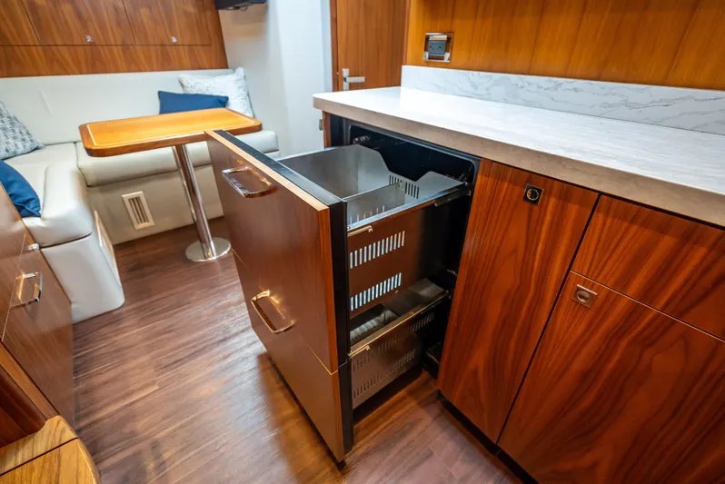 One Shot Yacht Photos Pics 