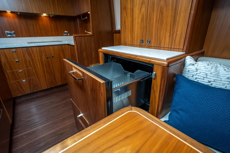 One Shot Yacht Photos Pics 