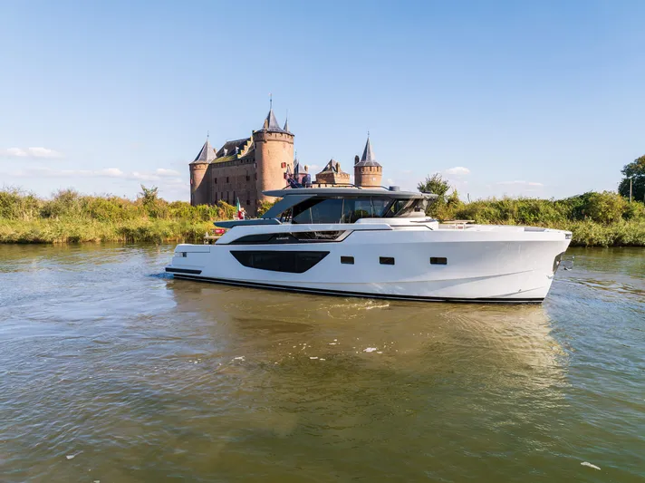 Bgx60 Yacht Photos Pics 