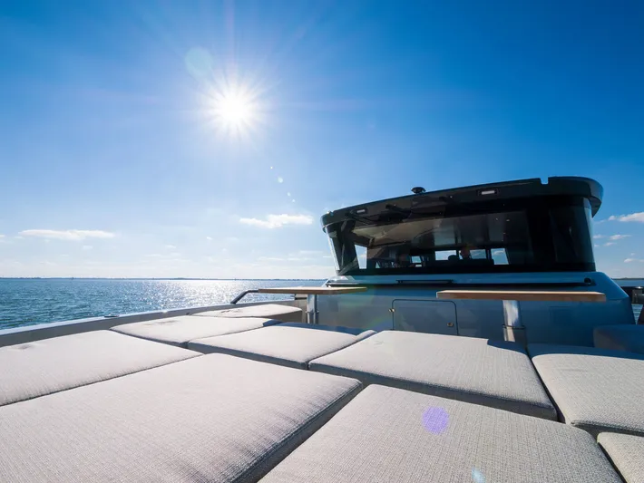 Bgx60 Yacht Photos Pics 