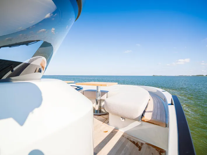 Bgx60 Yacht Photos Pics 