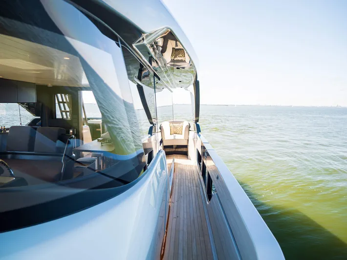 Bgx60 Yacht Photos Pics 