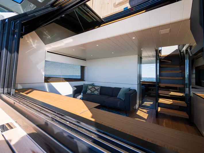 Bgx60 Yacht Photos Pics 