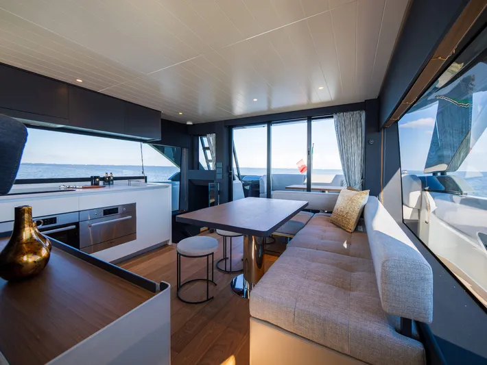 Bgx60 Yacht Photos Pics 