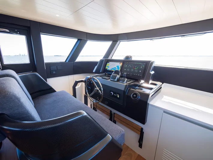 Bgx60 Yacht Photos Pics 