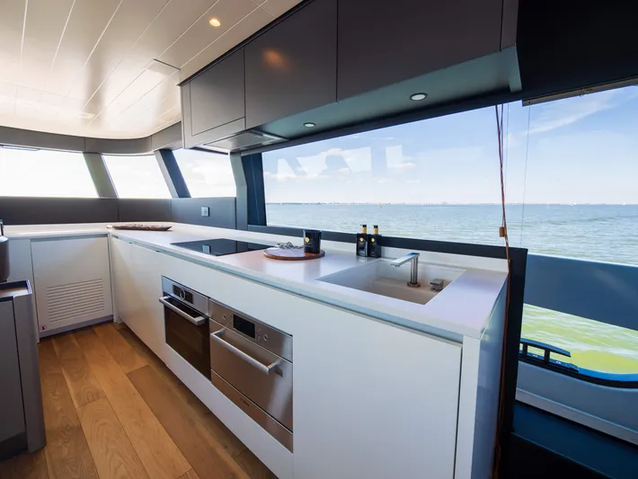 Bgx60 Yacht Photos Pics 