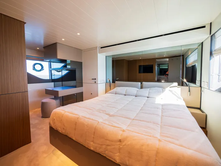 Bgx60 Yacht Photos Pics 