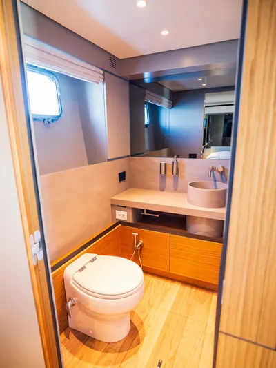 Bgx60 Yacht Photos Pics 