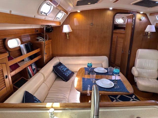 2000 Catalina 470