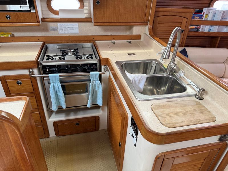 2000 Catalina 470