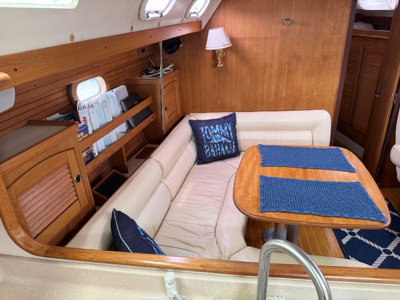 2000 Catalina 470