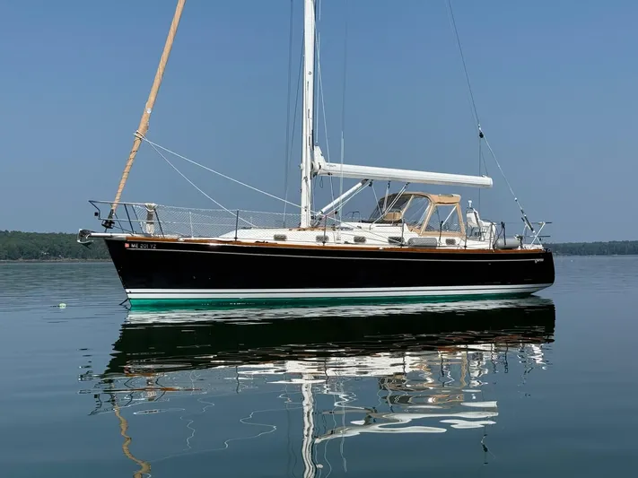Dawn Treader Yacht Photos Pics Sailboat Tartan 3700 Keel/Centerboard 2005 on calm water, clear sky background.