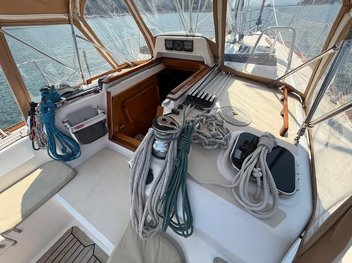 Dawn Treader Yacht Photos Pics Cockpit of 2005 Tartan 3700 Keel/Centerboard sailboat with ropes and winches.