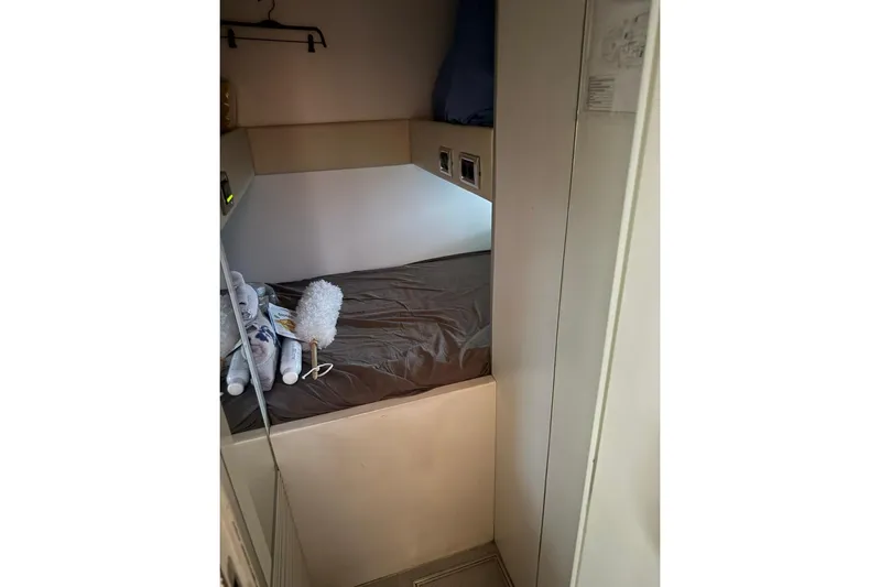  Yacht Photos Pics Cozy cabin bed in 2006 Sunseeker Predator 82 yacht interior.