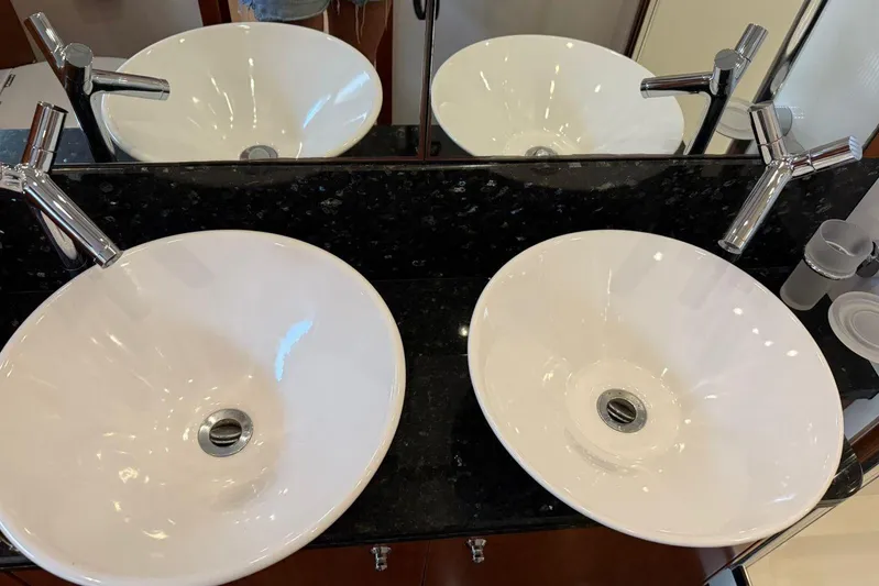  Yacht Photos Pics Luxury yacht Sunseeker Predator 82 bathroom with dual sinks and modern fixtures, 2006 model.