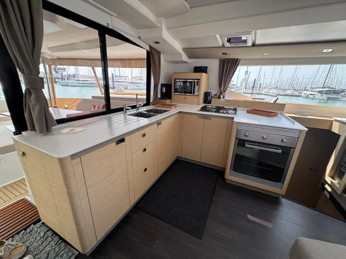 Mezzo Yacht Photos Pics 