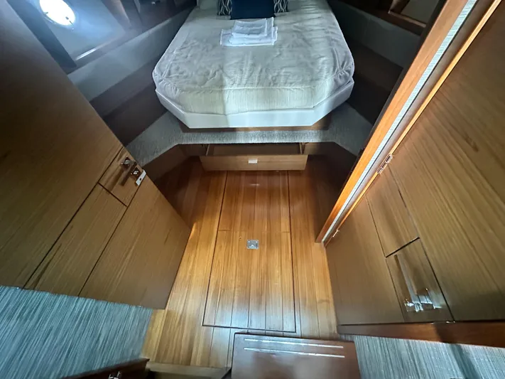 Finally Yacht Photos Pics 2021 Tiara Yachts F44 Flybridge cabin with wooden flooring and cozy bed.