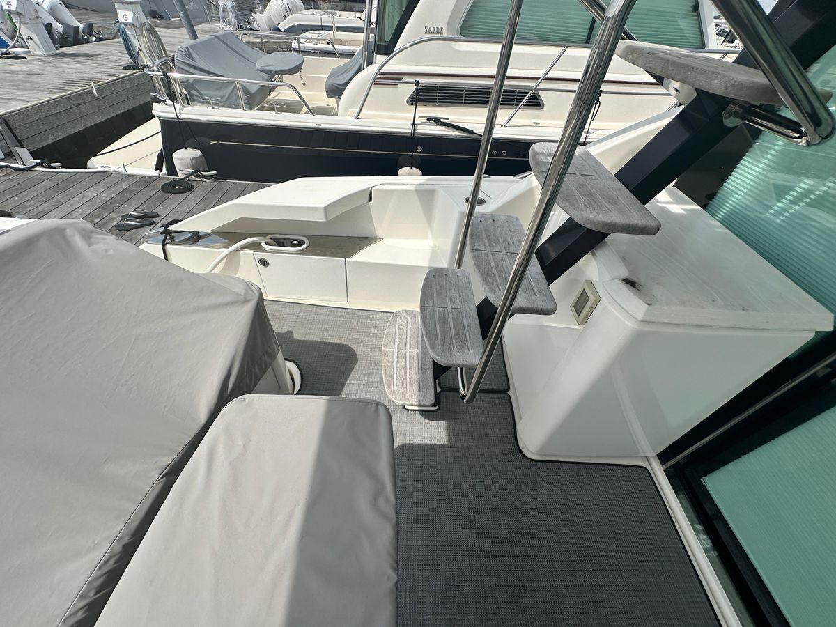 2021 Tiara Yachts 44 