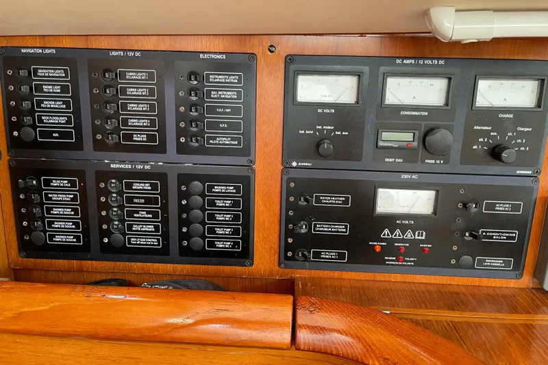 4 Estrellas Yacht Photos Pics Circuit Breaker Panel