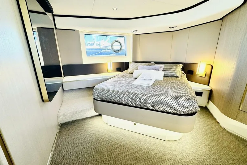 Kara Mia II Yacht Photos Pics 2019 Azimut 55 - Master Stateroom
