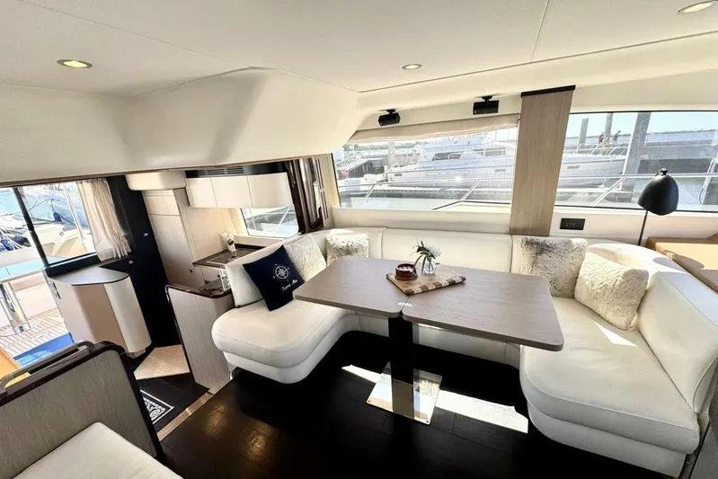 Kara Mia II Yacht Photos Pics 2019 Azimut 55 - Dinette