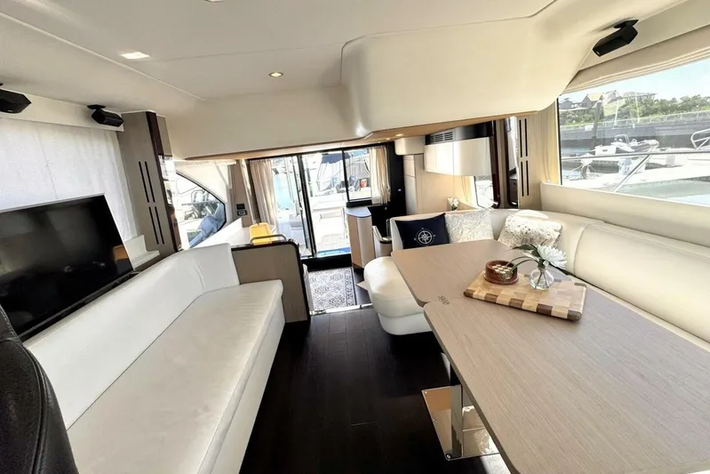 Kara Mia II Yacht Photos Pics 2019 Azimut 55 - Salon/Dinette