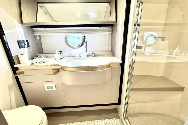 Kara Mia II Yacht Photos Pics 2019 Azimut 55 - Master Head