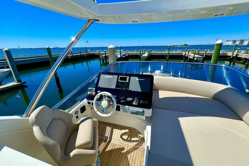 Kara Mia II Yacht Photos Pics 2019 Azimut 55 - Flybridge Helm